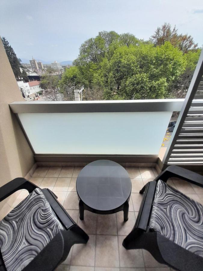 Departamento Centrico Plaza Alvarado Con Cochera 萨尔塔 外观 照片