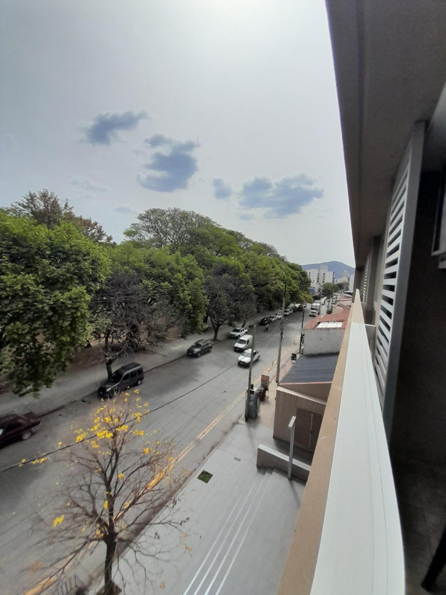Departamento Centrico Plaza Alvarado Con Cochera 萨尔塔 外观 照片